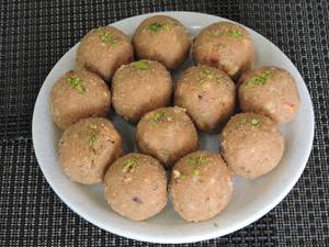 Gond Giri Laddu 