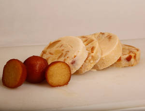 Gulab Jamun Kulfi Roll