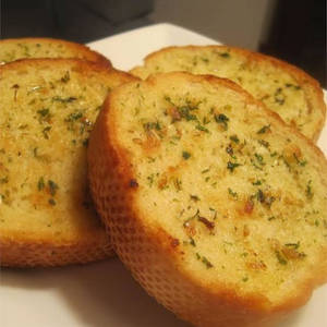 Rounded Toast  Plain Garlic Bread+cheesy Dip