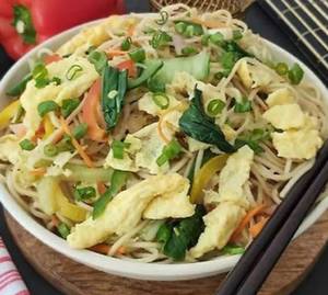 Egg Hakka Noodles