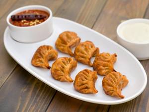 Chicken chilli momos [6 pieces]                    