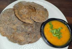 4 Kuttu Ki Puri + Aloo Tamatar Gravy
