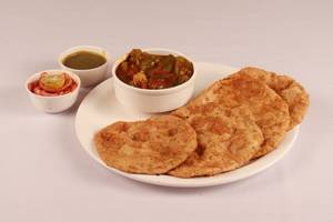 Puri 4 Pcs + Chhola Masala