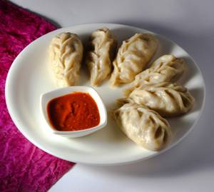 Veg Momo Steamed (8 Pieces)