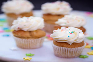 Vanilla Large Cup Cake (2pcs)