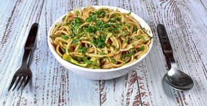 Veg.hakka Noodle