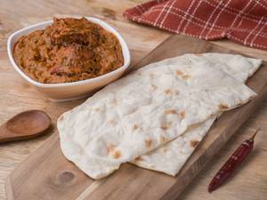 Naan (2 Pcs) & Chicken Tikka Masala