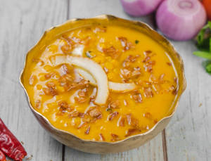 Cholar Dal Narkel Diye