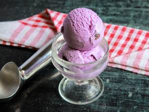 Blackcurrant Ice cream (450 ml)