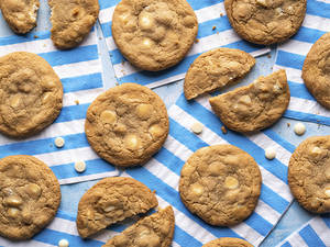 White Chocolate Macadamia 65g (eggless )
