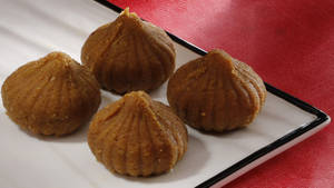Besan Mewa Modak