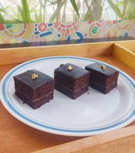 Chocolate Cake Iced Pieces