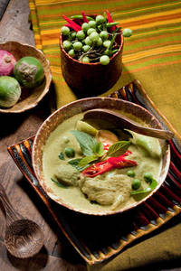 Chicken Green Thai Curry ( Serve With Steam Rice ) (s)