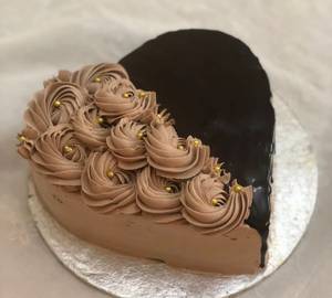 Chocolatey Heart Shape Cake - 500 Gms