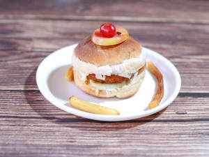 Cheesy Brust Veg Burger