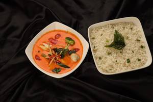 Chicken Thai Red Curry With Steam Rice