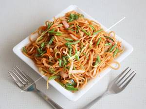 Veg Noodle With Veg Manchurian (4pic)