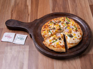 Deluxe Delight Pizza 