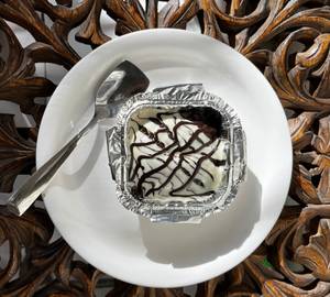 Dark & White Molten Lava Cake Mini