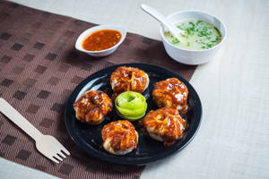 Pork momo pan fry in hot garlic sauce