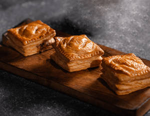Creamy Garlic Mushroom Butter Puff (1pc)