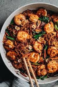 Mixed seafood schezwan fried noodles