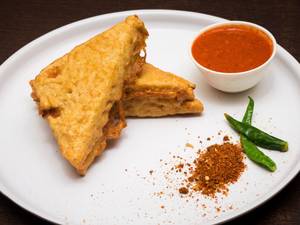 Bread Paneer Pakoda [Per Piece]