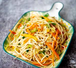 Schezwan veg noodles