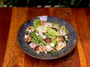 Prawn Arugula, Avo & Walnut Salad