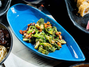 Stir Fried Broccoli With Cashew Nut