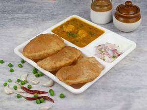 Bedmi Poori And Aloo