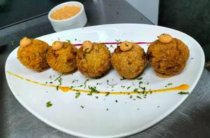 Buffalo Chicken Poppers