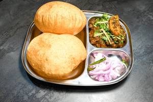 Chole Bhature [2 pieces]