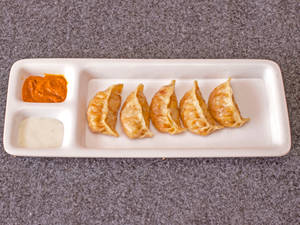 Veg fried momos [10 pieces]                           