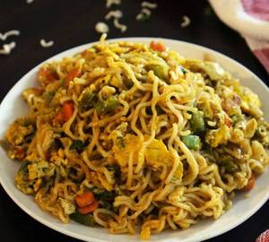 Plain Masala Maggi With Egg