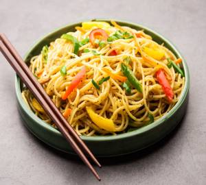 Wok Toss Hakka Noodles Veg