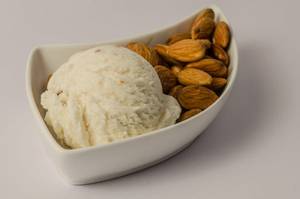 Toasted Almond (Scoop)