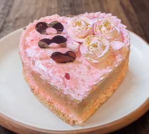 Strawberry Flavour Cake ( 1 Pound )