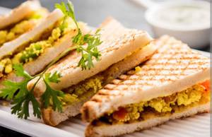 Spicy Paneer Grilled Brown Sandwich (4 Pcs)