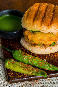 Vada Pav [1 Piece]