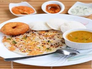 Yummy Uttapam Combo [1 Uttapam + 1 Idli + 1 Vada + 1 Filter Coffee]