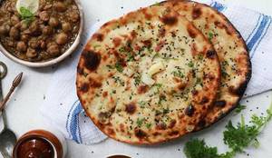 Aloo kulcha with chana