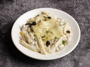 White Sauce Penne Pasta (Served with Seasoning)