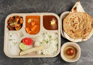 4 Roti With Rice [Half] And Dal Makhani [Half]