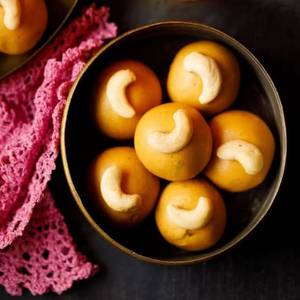 Besan Desi Ghee Ladoo