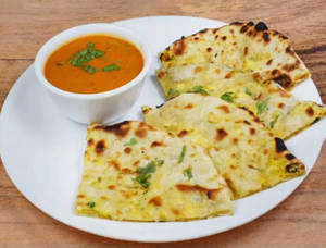 Cheese Naan With Gravy (veg)