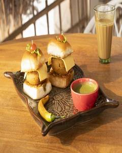 Cheesy Vada Pao