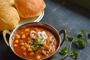 Sattu Poori & Chole