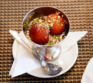 Gulab jamun per plate