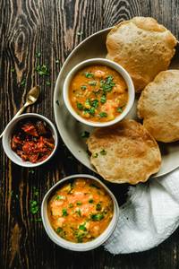 Plain Puri And Aloo Subzi (4 Puries)